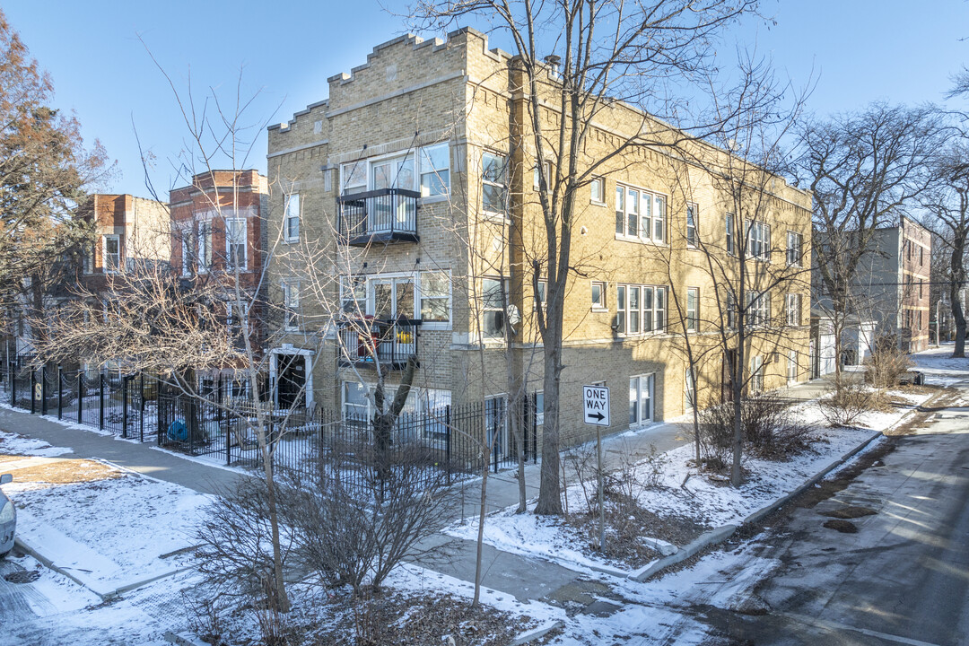 2501 N Drake Ave in Chicago, IL - Building Photo