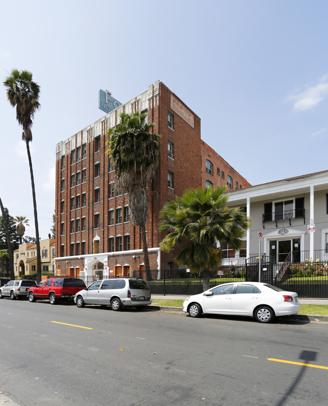 Fox Normandie Apartments in Los Angeles, CA - Foto de edificio - Building Photo