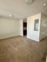 39 Hazel St in Stamford, CT - Building Photo - Building Photo
