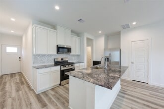 10113 Berkeley Spgs Trl in Houston, TX - Building Photo - Building Photo