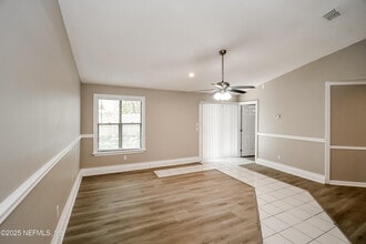 8272 Hamden Rd W in Jacksonville, FL - Building Photo - Building Photo