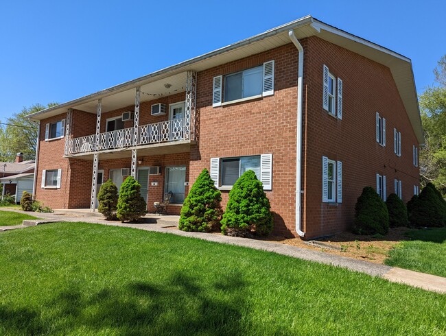 510 S Madison St, Unit 2 in Marion, IL - Foto de edificio - Building Photo