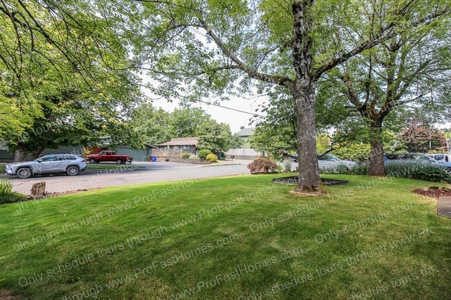160 SW Towle Ave in Gresham, OR - Foto de edificio - Building Photo