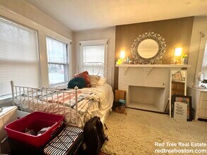 200 Commonwealth Ave, Unit 1 in Chestnut Hill, MA - Foto de edificio - Building Photo