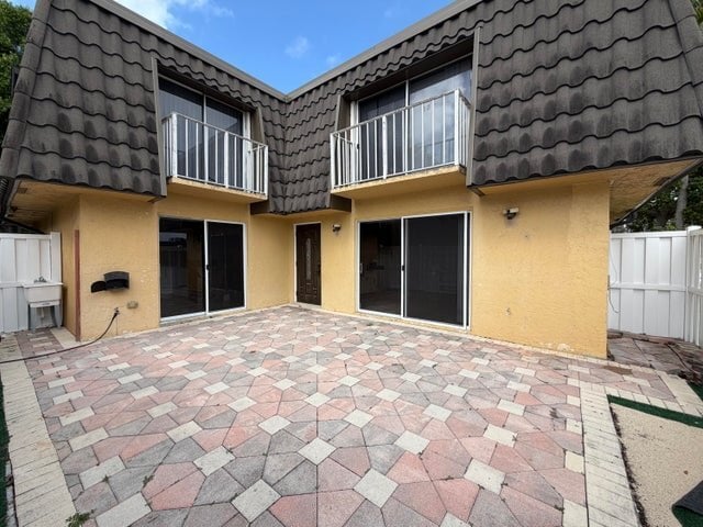 22200 Boca Rancho Dr in Boca Raton, FL - Foto de edificio - Building Photo