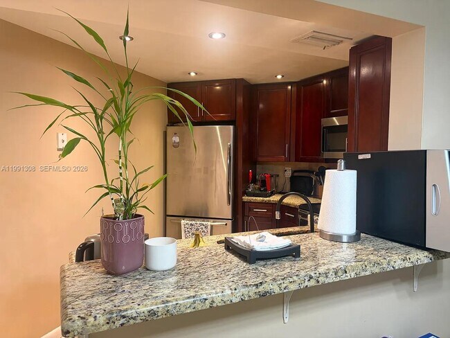 9715 Fontainebleau Blvd in Miami, FL - Building Photo - Building Photo