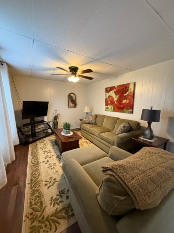701 Carson St