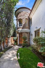 15525 Morrison St in Los Angeles, CA - Foto de edificio - Building Photo