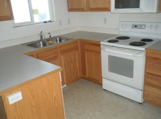 697 W 8th S St in Mountain Home, ID - Building Photo - Building Photo