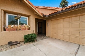 9293 E Sutton Dr in Scottsdale, AZ - Building Photo - Building Photo