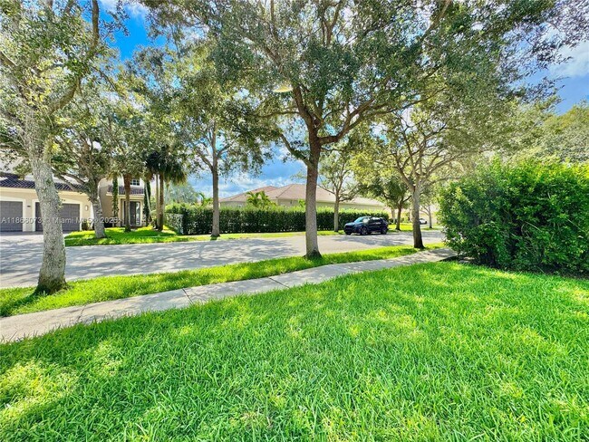 4451 Laurel Pl in Weston, FL - Building Photo - Building Photo