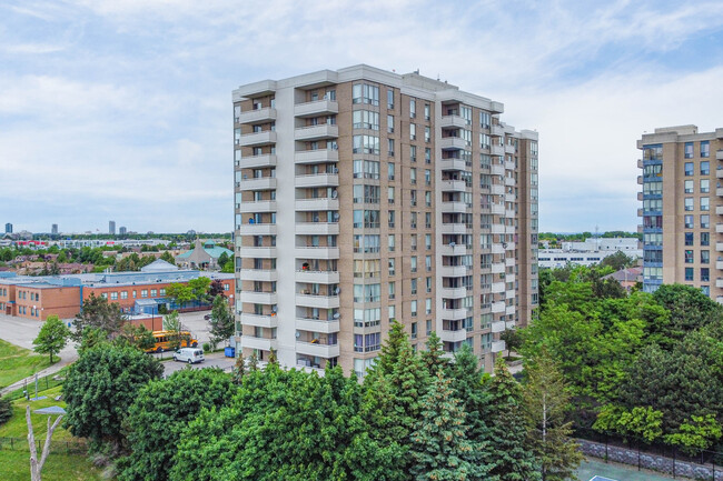 Neelands Place in Brampton, ON - Building Photo - Building Photo