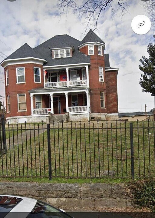 1221 Laurel Ave in Knoxville, TN - Building Photo