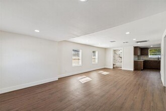 9412 N Brooks St in Tampa, FL - Building Photo - Building Photo