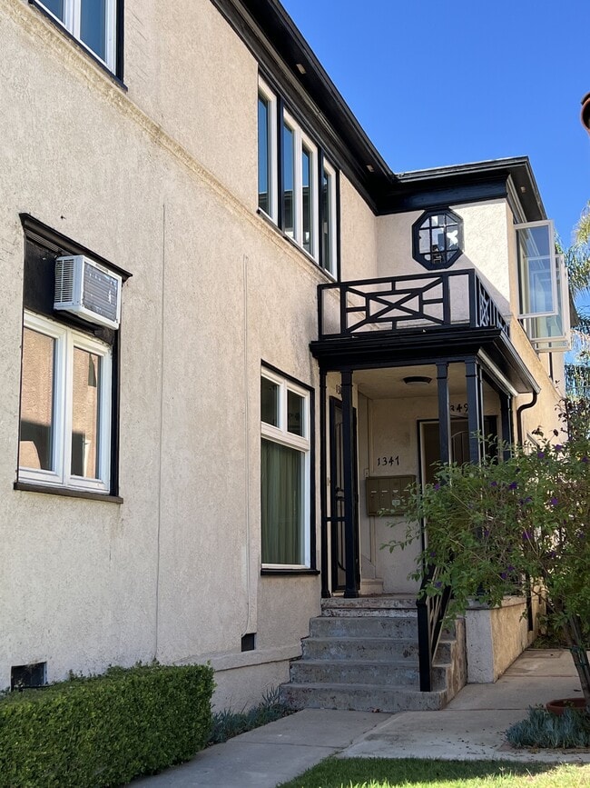 1345 Masselin Ave in Los Angeles, CA - Building Photo - Building Photo