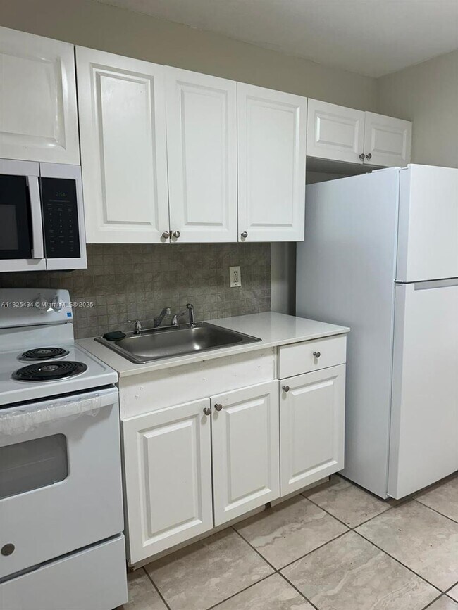 4141 SW 20th St in West Park, FL - Building Photo - Building Photo