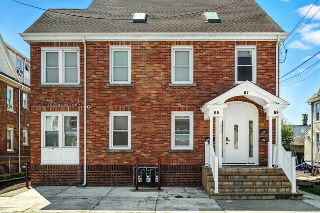 65 Gem Ave in Bridgeport, CT - Building Photo - Building Photo