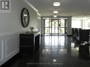 353 Commissioners Rd W in London, ON - Building Photo - Building Photo