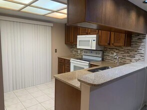 217 Woodlake Wynde in Oldsmar, FL - Building Photo - Building Photo
