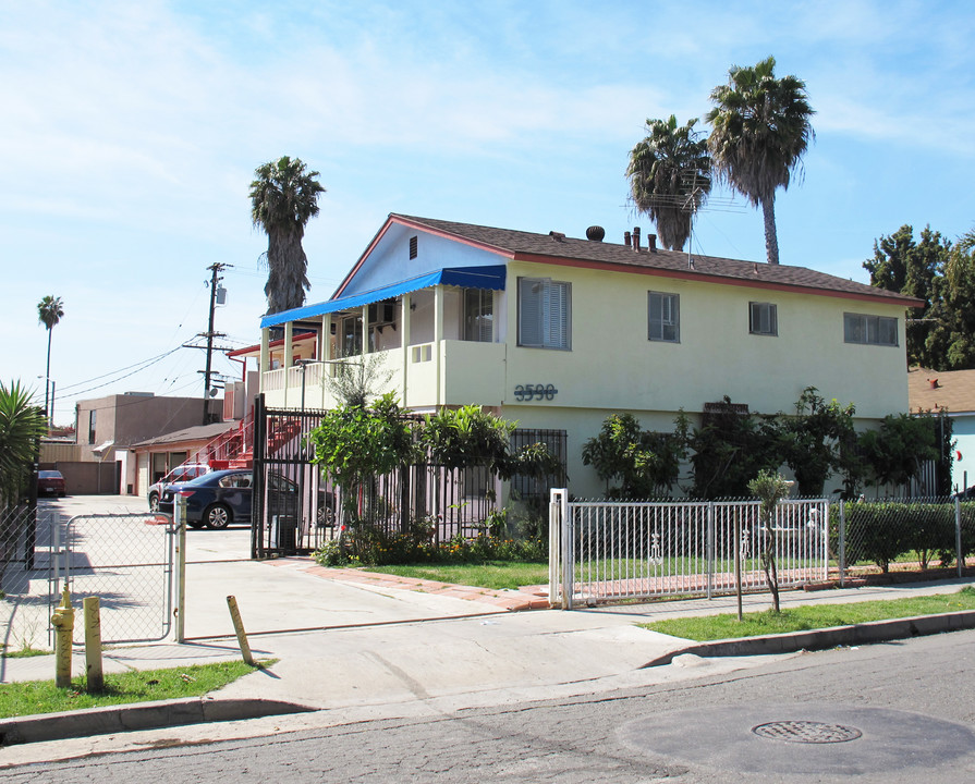 3598 Los Flores Blvd in Lynwood, CA - Building Photo