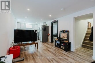 859 Upper Ottawa St in Hamilton, ON - Building Photo - Building Photo
