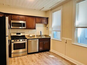 1630 Lowrie St, Unit 3 in Pittsburgh, PA - Foto de edificio - Building Photo