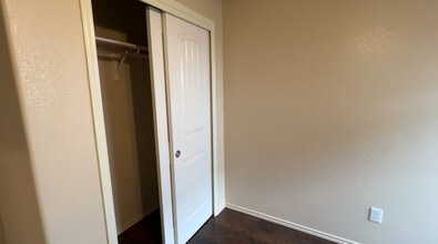 8824 Cowboy Rose Ln in Brownsville, TX - Foto de edificio - Building Photo