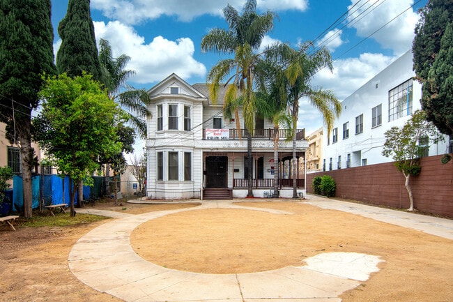 Mariachi Plaza Apartments
