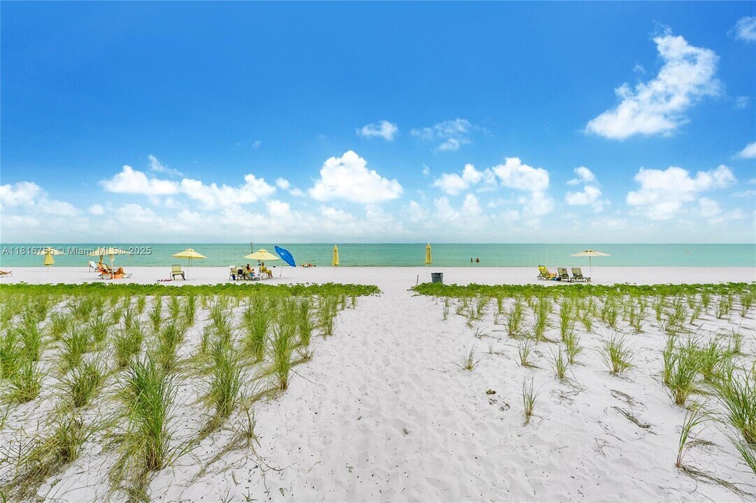 151 Crandon Blvd in Key Biscayne, FL - Building Photo