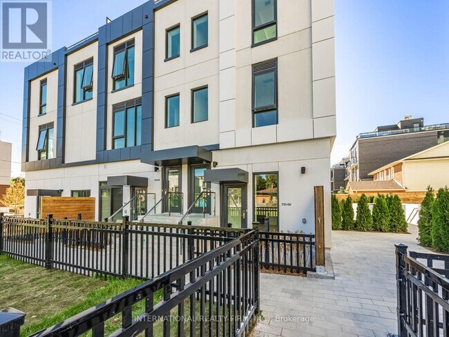 20 Dervock Crescent in Toronto, ON - Building Photo - Building Photo