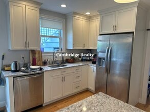 37 Porter St, Unit 1 in Cambridge, MA - Building Photo - Building Photo