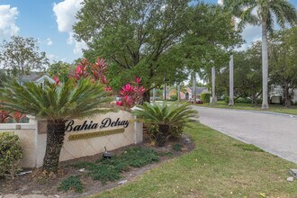 Bahia Delray in Delray Beach, FL - Foto de edificio - Building Photo