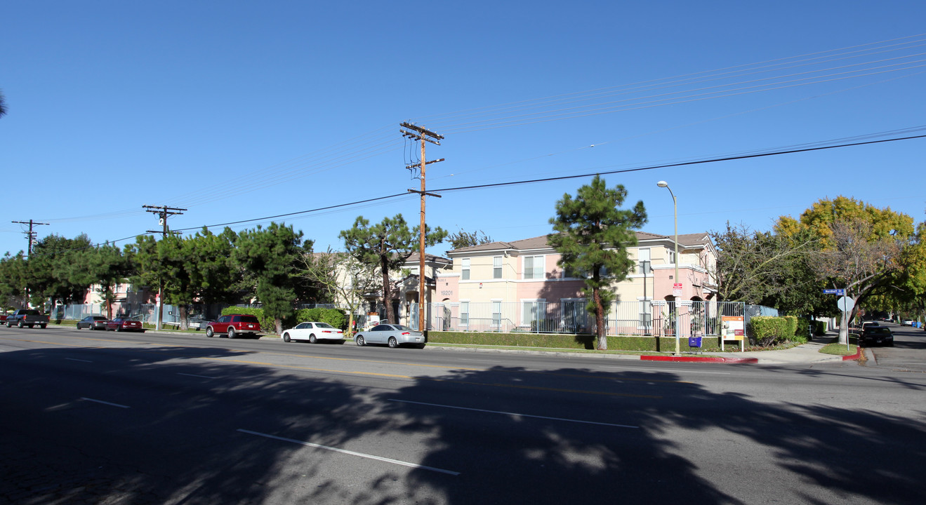 Ashwood Court Apartments in Northridge, CA - Building Photo