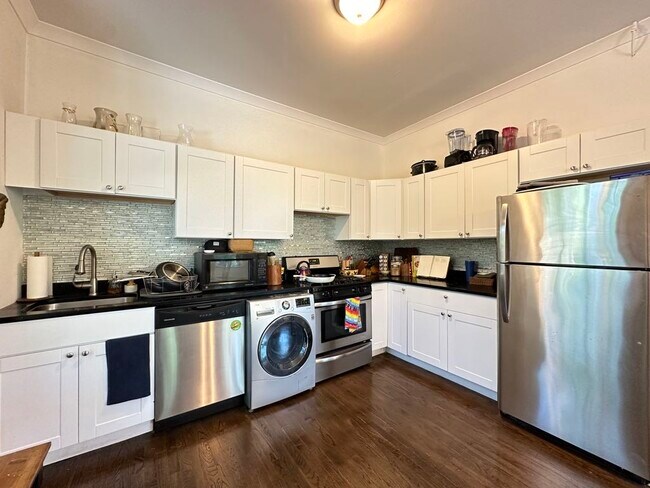 856 W George St in Chicago, IL - Building Photo - Building Photo