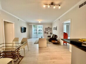 806 E Windward Way in Lantana, FL - Building Photo - Building Photo