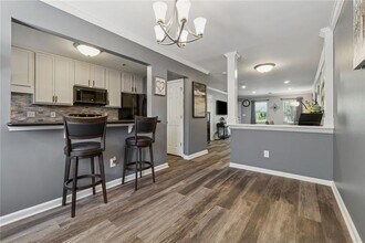 135 N River Dr in Atlanta, GA - Building Photo - Building Photo