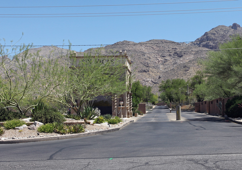 Villas Sin Vacas in Tucson, AZ - Building Photo