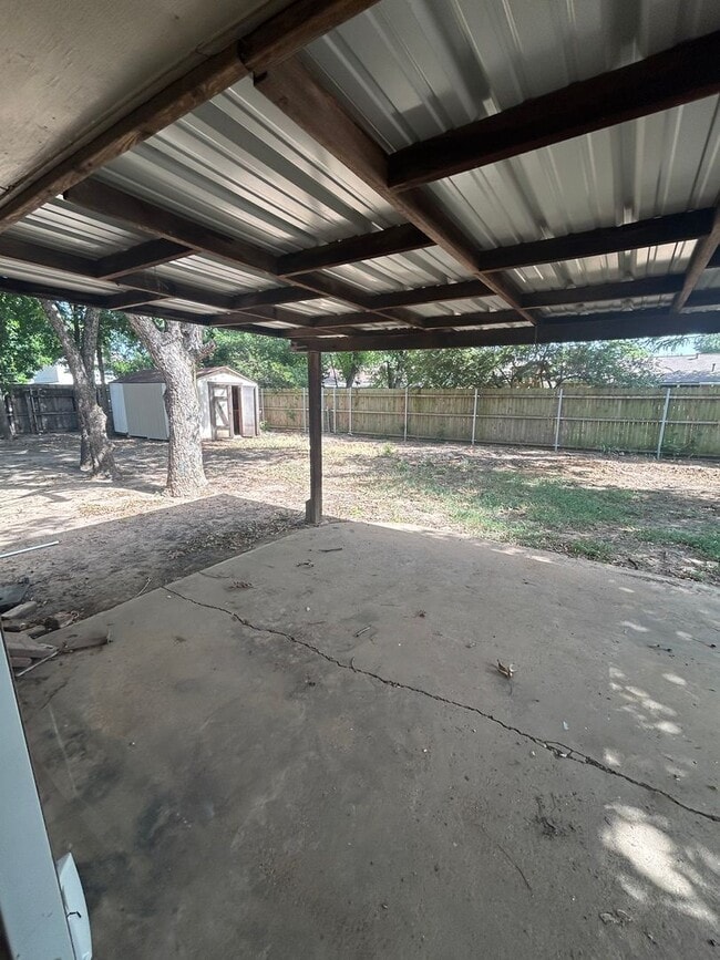 2820 Yorkshire St in Irving, TX - Building Photo - Building Photo