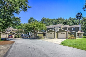 303 Cedarwood Village in Morehead City, NC - Building Photo - Building Photo
