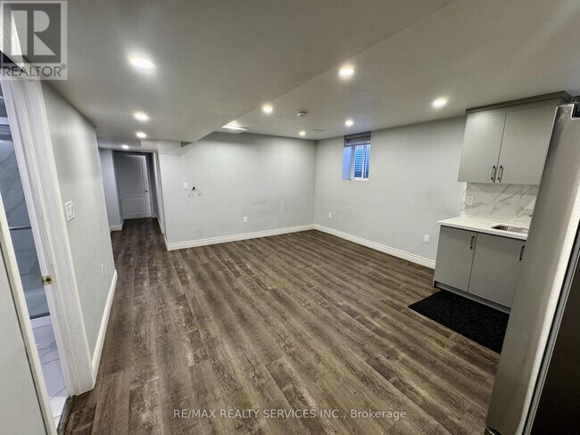 34 Elverton Cres in Brampton, ON - Building Photo - Building Photo