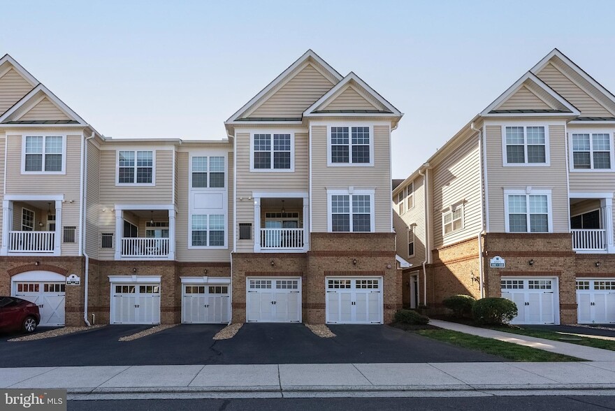 43371 Locust Dale Terrace in Ashburn, VA - Building Photo