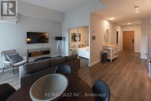 80 Bond St E in Oshawa, ON - Building Photo