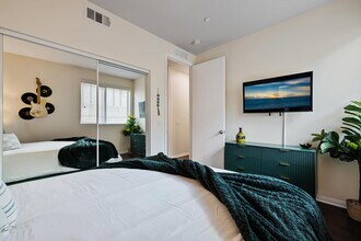 7221 Cedar Rd in Los Angeles, CA - Building Photo - Building Photo