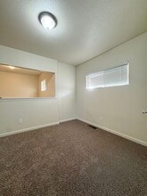 2441 Old Eureka Way in Redding, CA - Building Photo - Building Photo