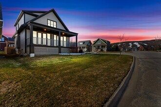 107 Snow Apple Cres in Blue Mountains, ON - Building Photo - Building Photo