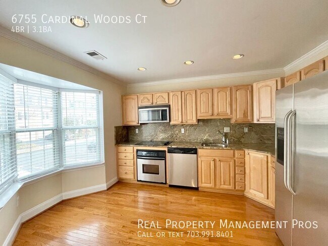 6755 Cardinal Woods Ct in Lorton, VA - Building Photo - Building Photo