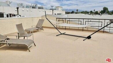4358 Mammoth Ave, Unit 5 in Sherman Oaks, CA - Foto de edificio - Building Photo