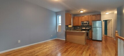 411 Woodlawn Ave, Unit 2 in Jersey City, NJ - Building Photo - Building Photo