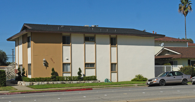 2913 N Garey Ave in Pomona, CA - Building Photo - Building Photo