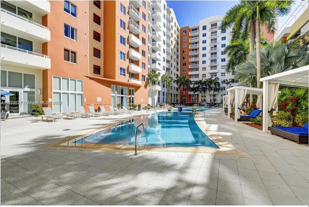 18800 NE 29th Ave, Unit 224 in Miami, FL - Building Photo
